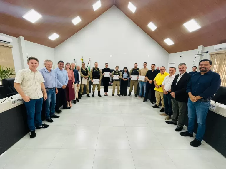 Legislativo rondonense homenageia policiais militares por atuação contra tráfico de drogas