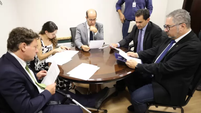 Comissão aprova projeto que cria campanha estadual de apoio aos cuidadores de pessoas com TEA