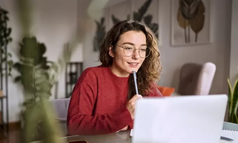 Paranaenses podem concorrer a 10 mil bolsas gratuitas para aprender inglês, espanhol e francês