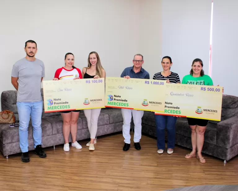 Ganhadores do Nota Premiada Mercedes recebem prêmios do primeiro sorteio