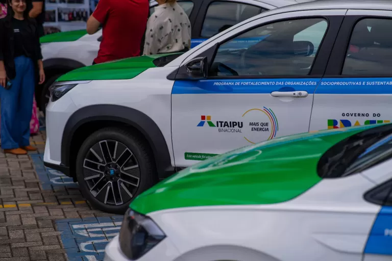 Itaipu fortalece agricultura familiar do Paraná com entrega de veículos à Fetaep