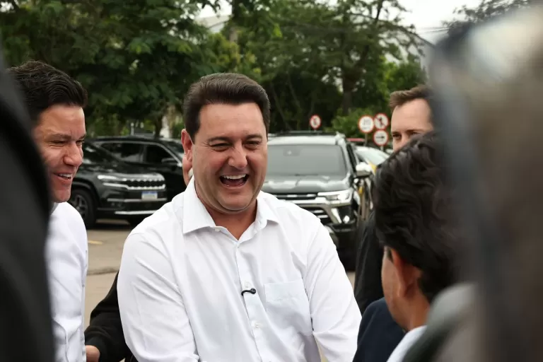 Rejeição de Ratinho Junior é menor que Lula e Flávio Bolsonaro, mostra Real Time Big Data