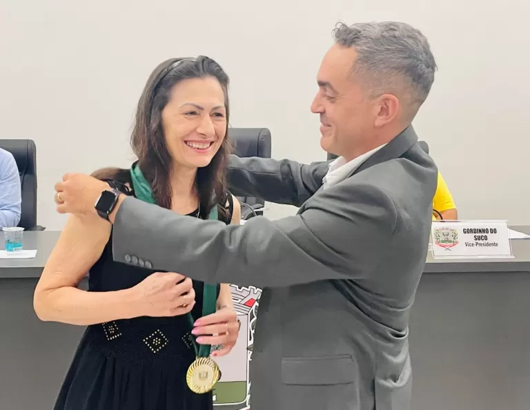 Rosane Kunzler recebe Medalha de Honra ao Mérito por história no atletismo