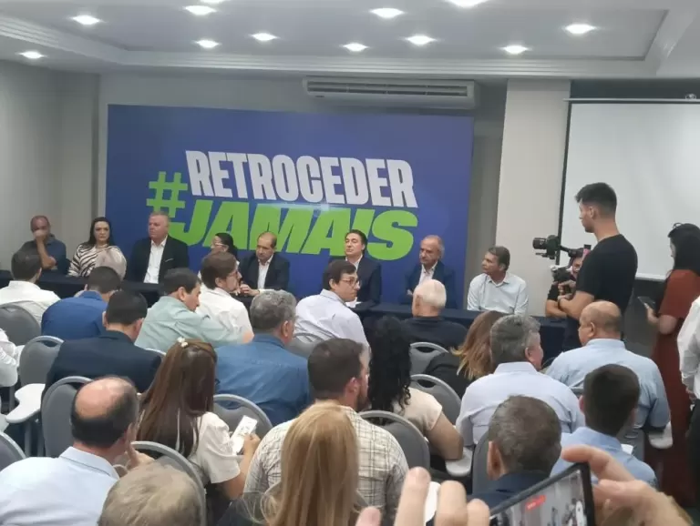 Reunião em Curitiba indica saída de 100% dos prefeitos do PL no Paraná