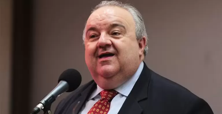 Ex-prefeito de Curitiba Rafael Greca se filia ao MDB e anuncia pré-candidatura ao Governo do Paraná