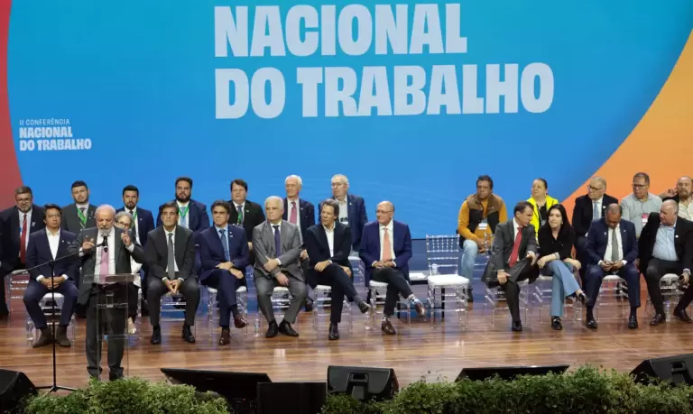 Fim do 6×1: Lula propõe negociação entre patrões, empregados e governo