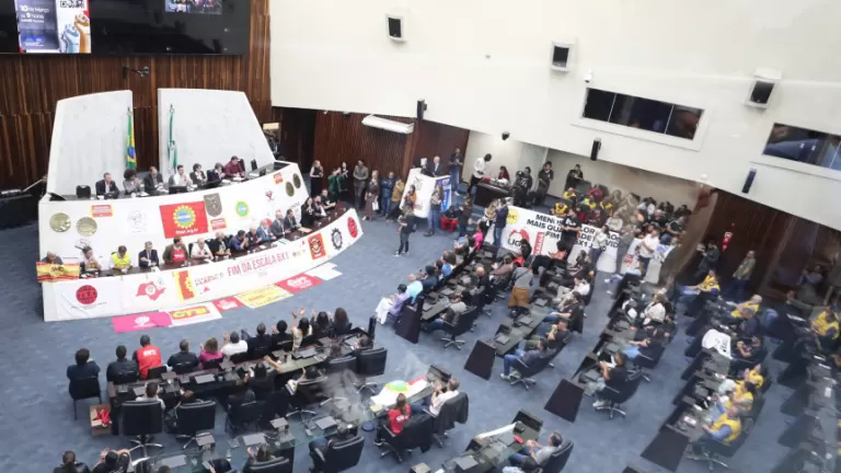 Parlamentares, especialistas e entidades sindicais debatem na Assembleia o fim da escala 6×1 e a redução da jornada de trabalho