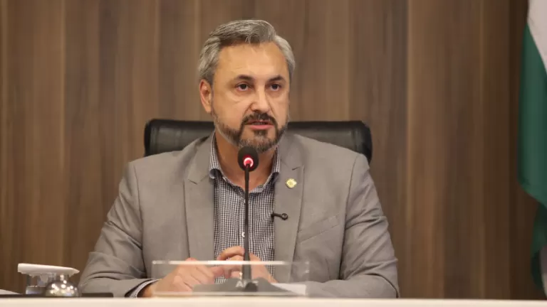 Requerimento pede explicações de concessionária após incidente com asfalto na BR-277