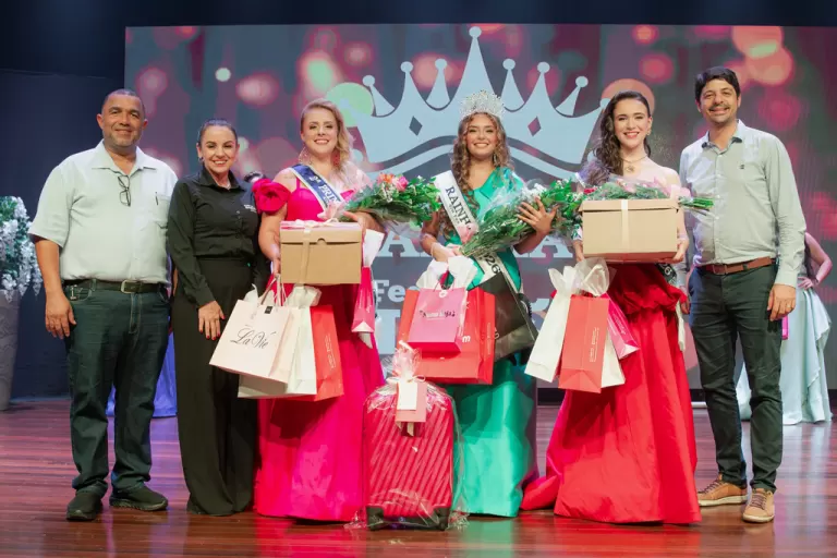 Paola Faccin é coroada Rainha da 47ª Festa das Nações