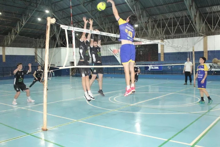Colégio Martin Luther fecha 1ª fase do Municipal de Vôlei com 100% de aproveitamento