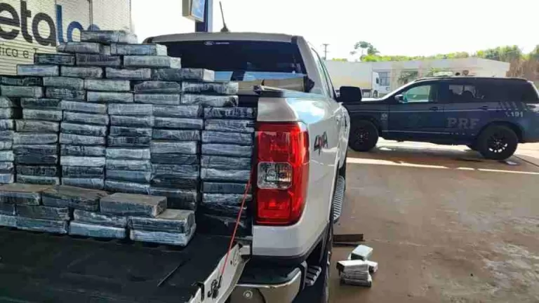 Carga milionária de pasta-base é apreendida na BR-277