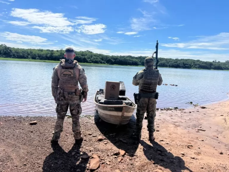Barco carregado com cigaros é apreendido no interior de Guaíra