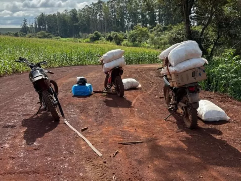 Polícia apreende três motos com cargas ilegais de agrotóxicos e anabolizantes em Guaíra
