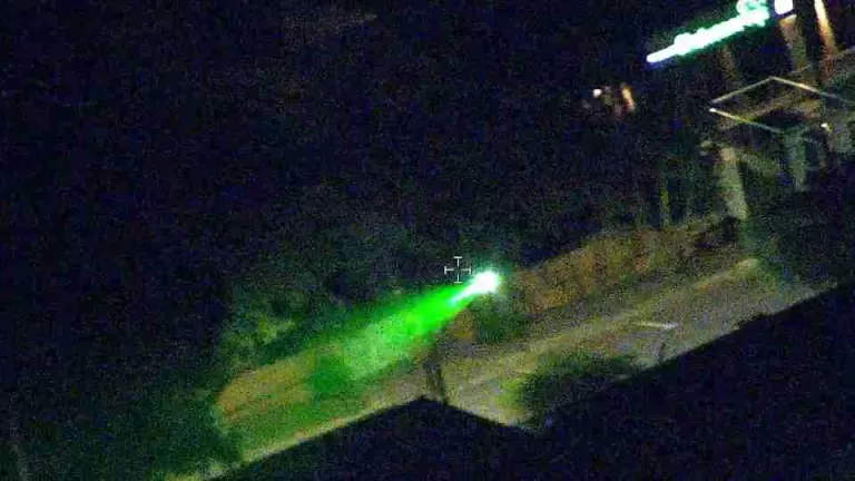 Flagra: homem é preso após apontar laser para helicóptero da PM