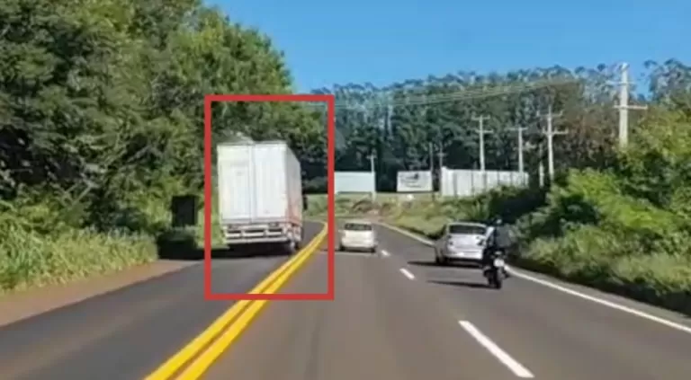 PRF flagra caminhão realizando ultrapassagem perigosa em curva da BR-163 entre Mercedes e Marechal Rondon