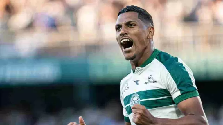 Coritiba bate o Atlético-MG no Couto Pereira pelo Brasileirão