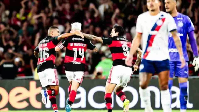 Flamengo amassa o Bahia no Maracanã e vence por 2 a 0