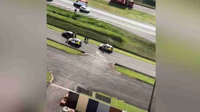 Helicóptero flagra perseguição e cerco a carro após roubo em Cascavel