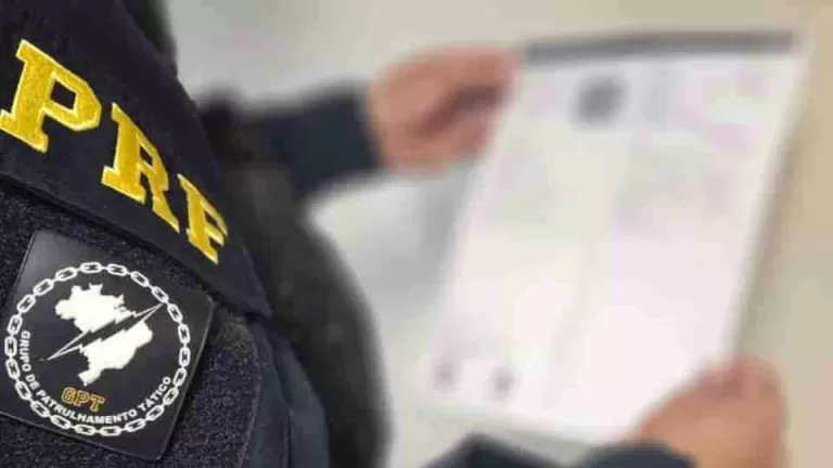 PRF prende casal por uso de documento falso ao retirar veículo apreendido em Guaíra
