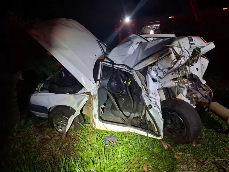 Impacto violento na PR-317 termina em morte e destrói carro de Toledo em São Pedro do Iguaçu