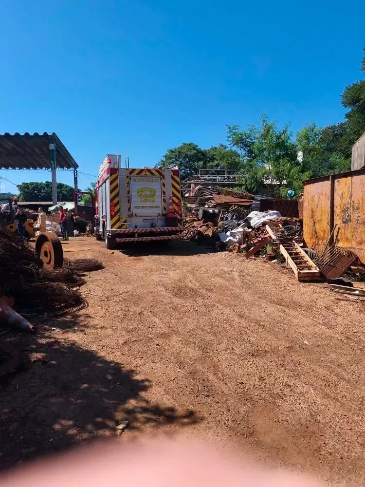 Incêndio mobiliza bombeiros às margens da BR-163 entre Marechal Rondon e Quatro Pontes