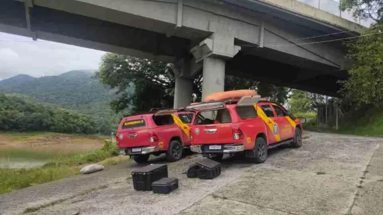 Caminhoneiro que desapareceu após queda de caminhão em represa é encontrado sem vida