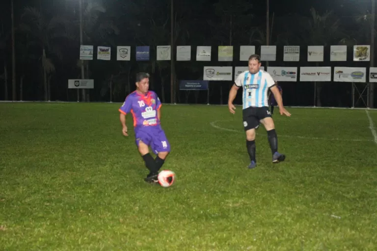Equilíbrio marca abertura do Grupo B no Municipal de Suíço Máster