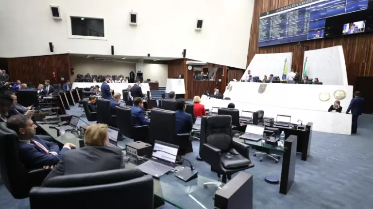 Assembleia aprova data-base de 5% do funcionalismo público e reestruturação de carreiras dos agentes de apoio
