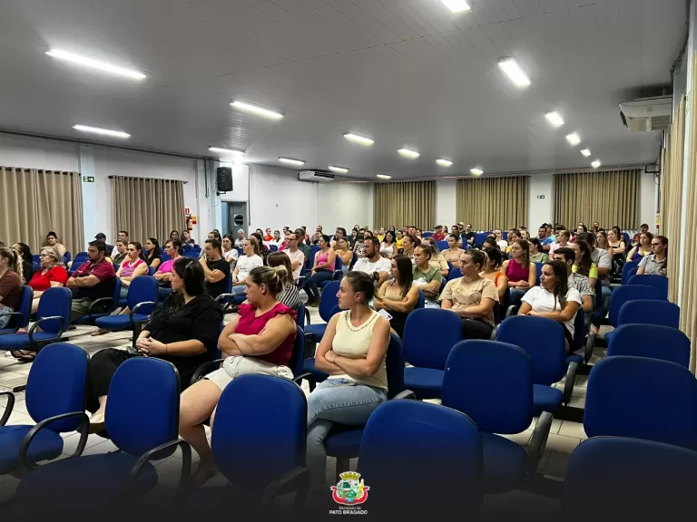 Uso excessivo de telas na infância é tema de reunião com pais em Pato Bragado