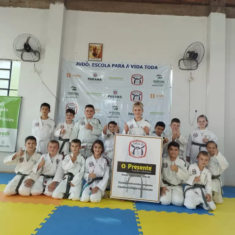 Alunos dos polos de judô no contraturno de escolas de Marechal Rondon participam de competições em Curitiba