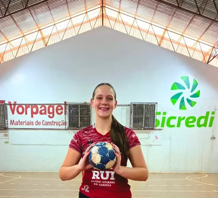 Atleta do Colégio Rui Barbosa é convocada para a Seleção Paranaense de Handebol