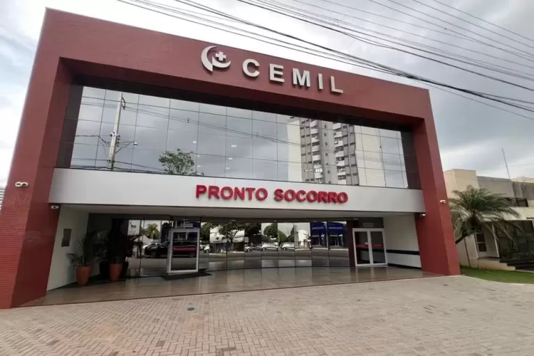 Médico residente dispara arma dentro de hospital, rouba carro para fugir e acaba preso