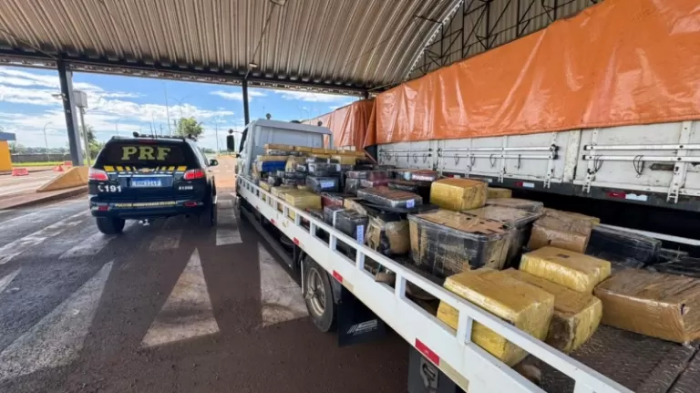 PRF apreende quase quatro toneladas de drogas na BR-163 em Mercedes
