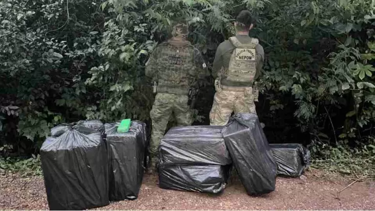 Polícia apreende cigarros contrabandeados e maconha no interior de Guaíra