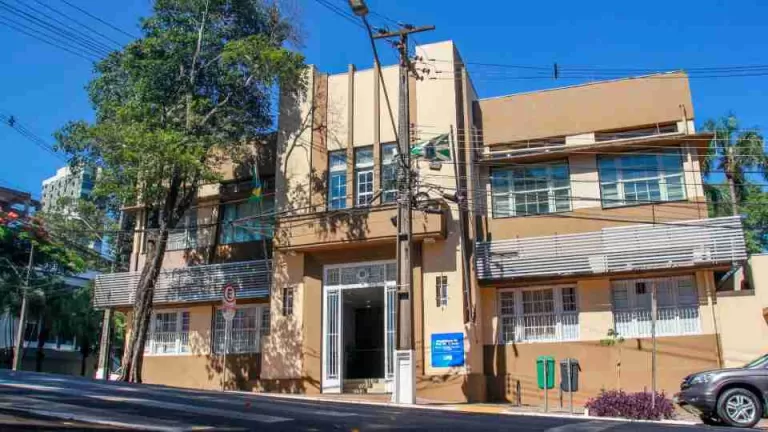 Prefeitura de município do Oeste abre concurso público com salários de até R$ 21,6 mil