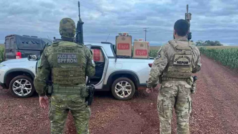 Carga de cigarros paraguaios é apreendida após fuga em área rural de Guaíra