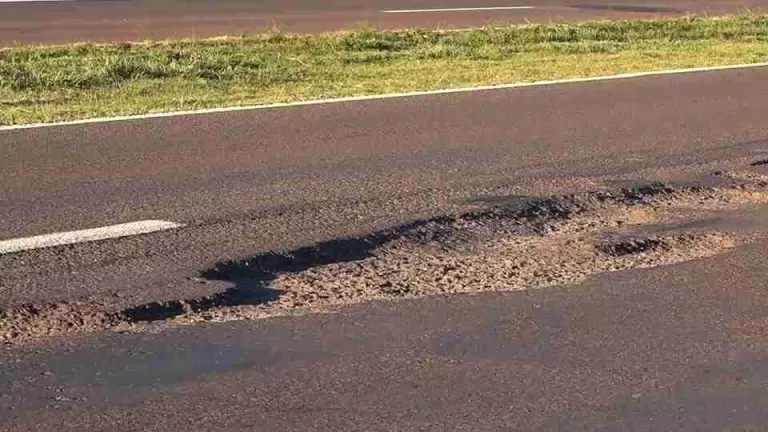 Buracos em rodovia na região preocupam motoristas; câmeras instaladas pela PRF chamam atenção