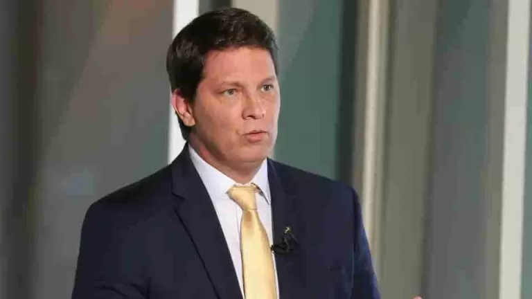 STF não consegue notificar Mário Frias sobre filme de Bolsonaro
