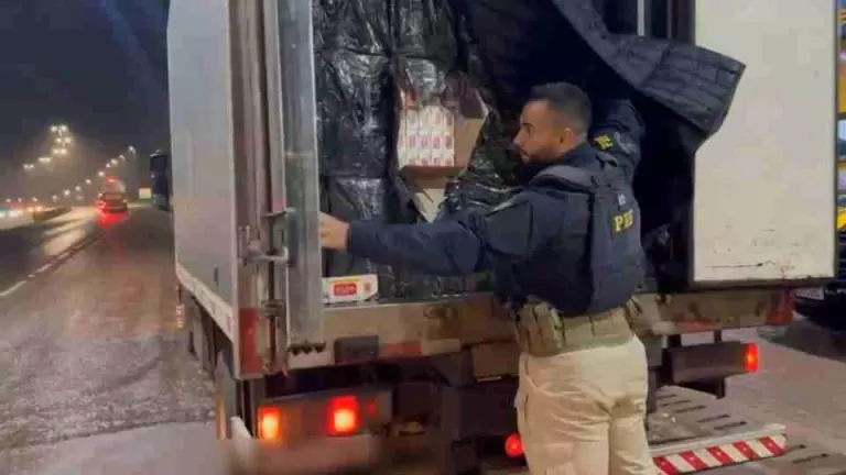 PRF apreende 150 mil maços de cigarros contrabandeados em rodovia da região