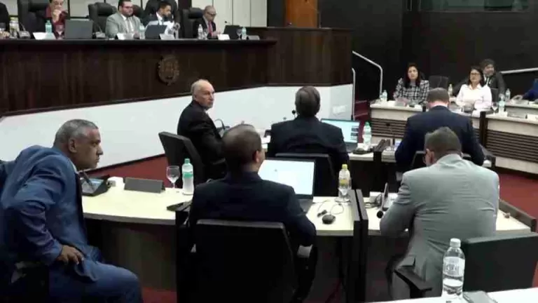 Suplentes dos vereadores cassados na Câmara de Toledo são empossados