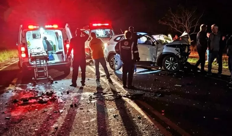 Grave acidente deixa dois mortos na PR-486