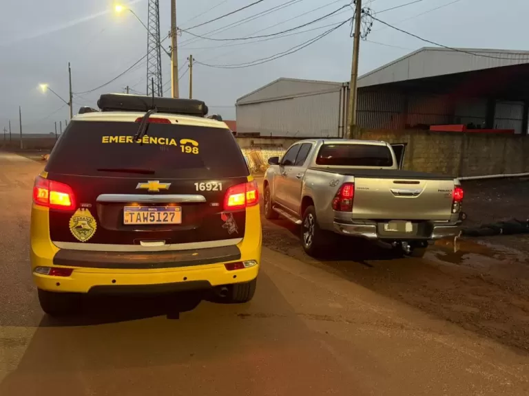Hilux furtada é recuperada após perseguição na PR-182, divisa com Palotina