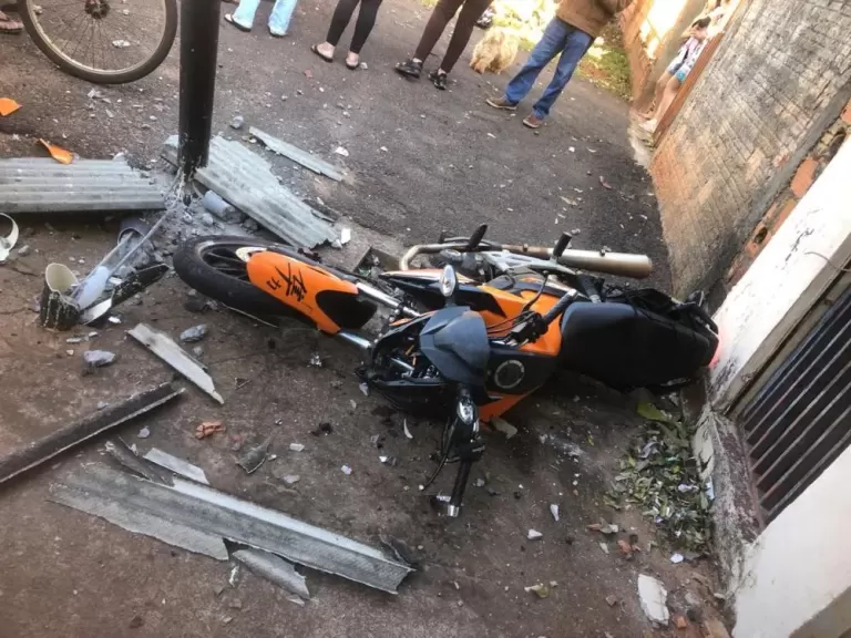 Perseguição policial termina em acidente em Terra Roxa