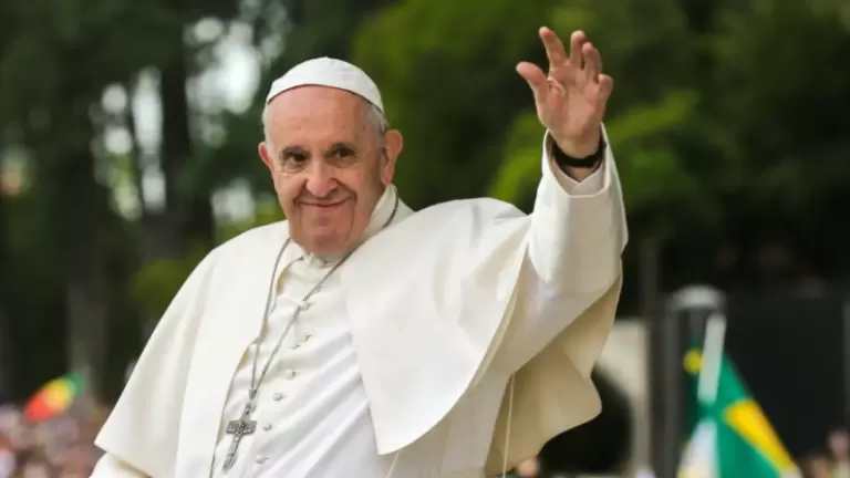 Assembleia aprova projeto que denomina Viaduto da PUC, em Londrina, como Papa Francisco e proposta segue para sanção
