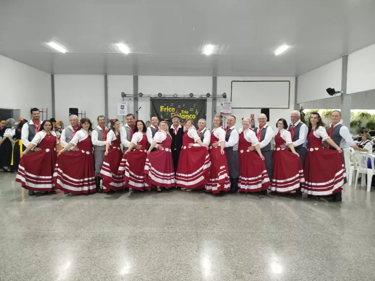 Grupos folclóricos de Quatro Pontes participam de mostra cultural em Marechal Rondon