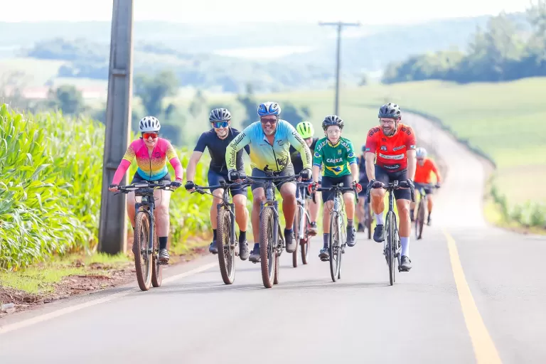 Cicloturismo percorre o interior de Mercedes e reúne ciclistas da região