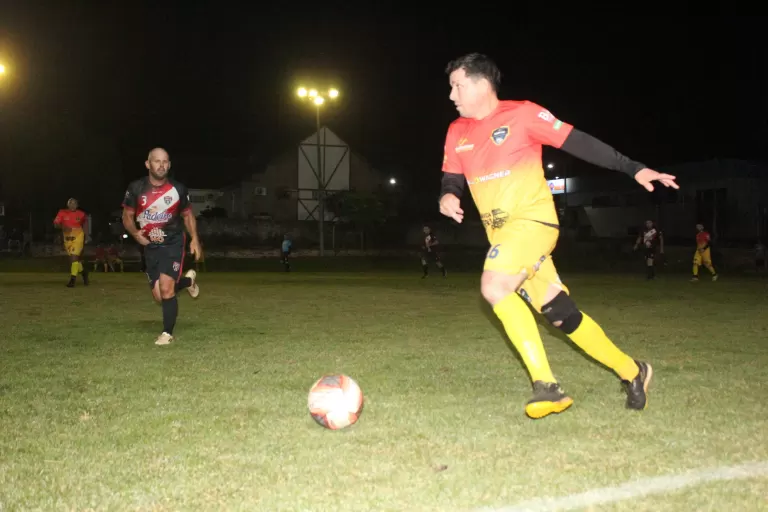 Municipal de Futebol Suíço Veterano define semifinalistas com uma rodada de antecedência