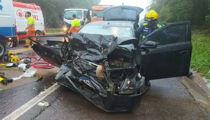 Assessor de vereador rondonense e esposa se envolvem em acidente na BR-277; eles tiveram ferimentos graves