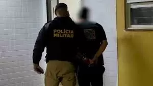 Homem tenta arrancar unhas da companheira e acaba preso