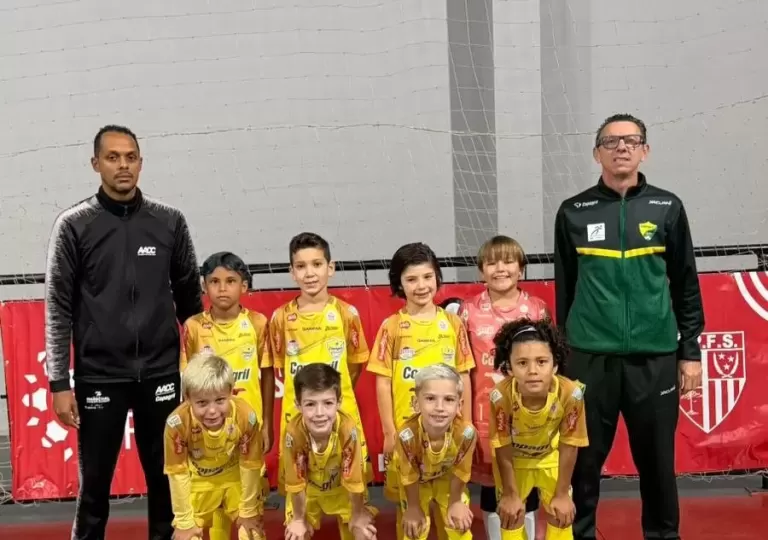 Sub-8 da AACC em ação no Paranaense de Futsal